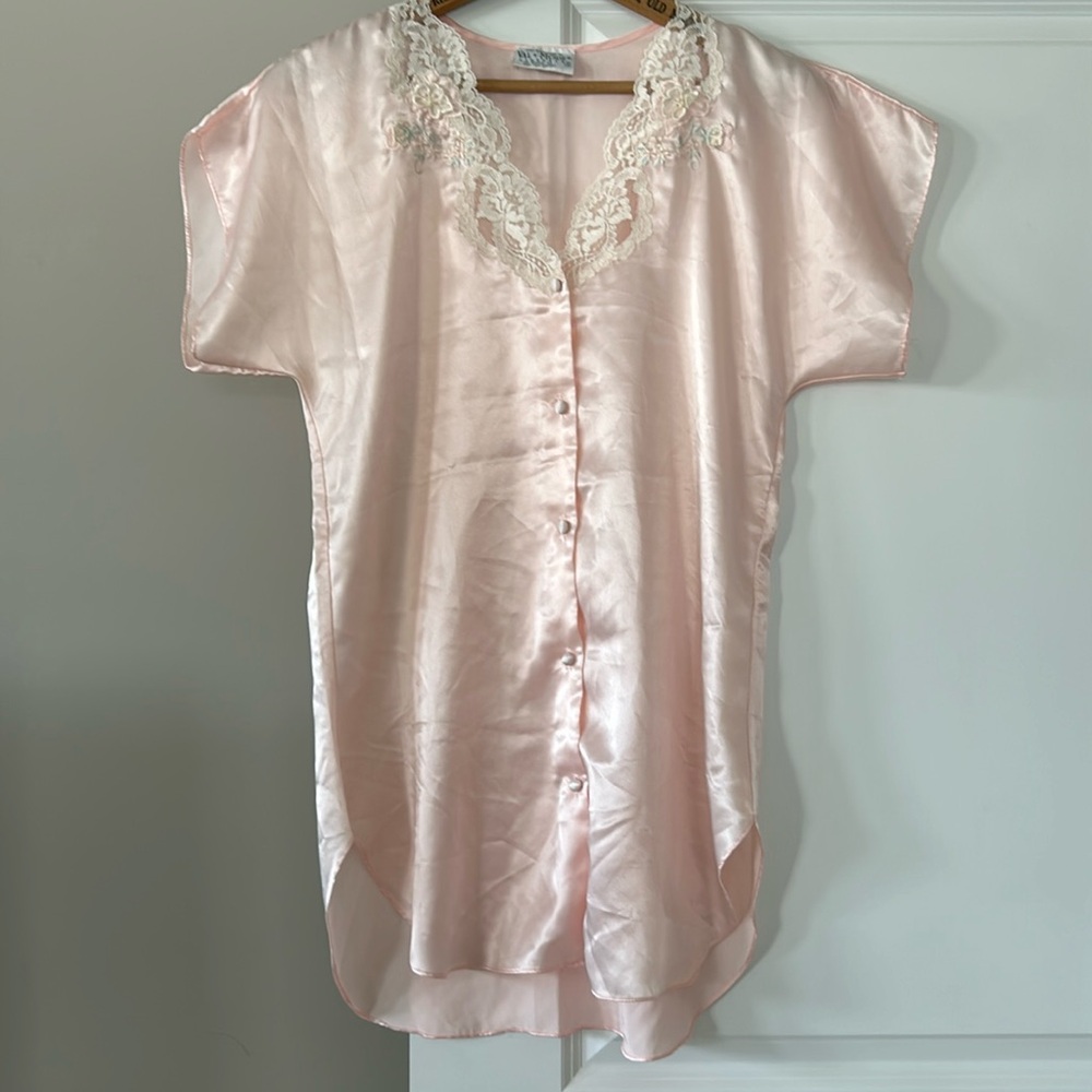 VTG Val Mode Lingerie "Satin" Nightie w Lace, Beads, Appliquéd Flowers, Buttons